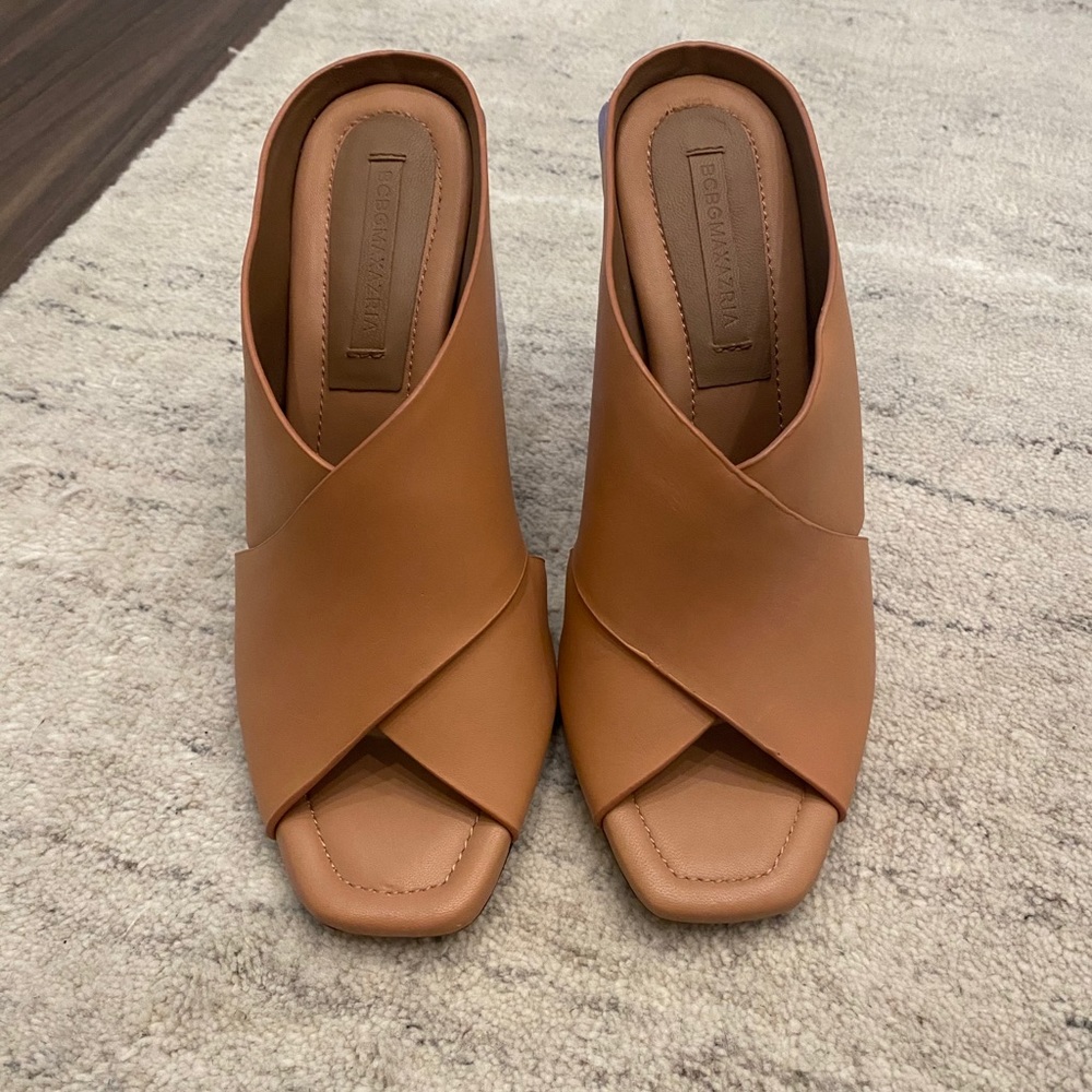 Unique BCBG chunky mules
